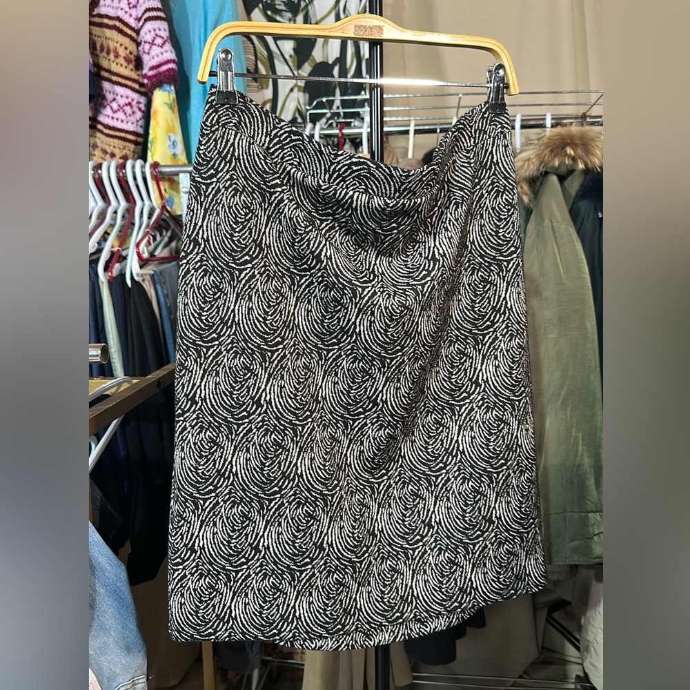 LYSESPENARD Black and White Swirl Skirt
